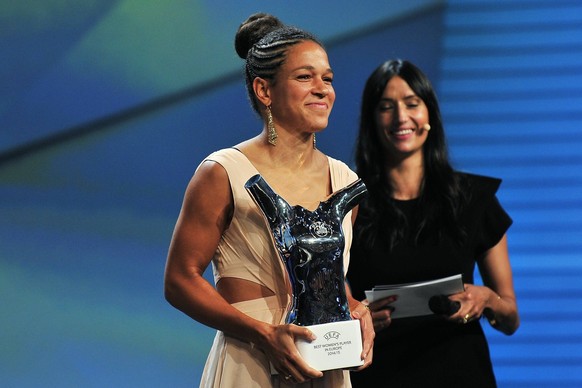 Monaco, Monaco - FFC Frankfurt forward CELIA SASIC poses for photos with the trophy of UEFA Best Women� s Players in Europe 2015. Soccer 2015 - UEFA Champions League 2015 - 16 Draw PUBLICATIONxINxGERx ...