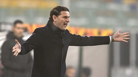 epa08844303 Young Boys&#039; head coach Gerardo Seoane reacts during the UEFA Europa League group A soccer match between CSKA Sofia and Young Boys Bern in Sofia, Bulgaria, 26 November 2020. EPA/VASSIL ...