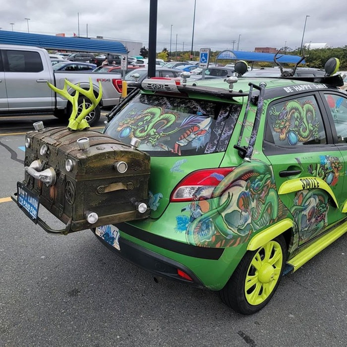 Auto-Mods der Hölle 
https://www.reddit.com/r/ShittyCarMod/comments/d19bnc/_/