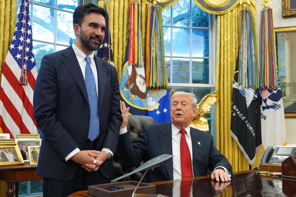 President Donald Trump talks after meeting with New York City Mayor-elect Zohran Mamdani in the Oval Office of the White House, Friday, Nov. 21, 2025, in Washington. (AP Photo/Evan Vucci)
Zohran Mamda ...