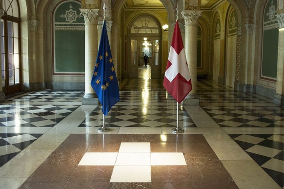 The Swiss, right-wing and EU flags are at the Federal Palace West on the occasion of the visit of Thorbjorn Jagland, Secretary General of the Council of Europe, to Bern on Monday 6 May 2013.  (KEYSTONE/Peter Schneid...