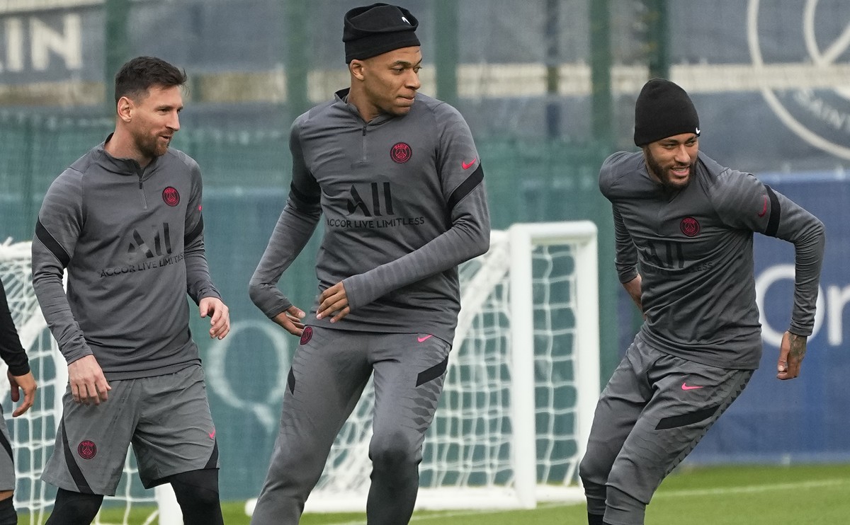 PSG's Lionel Messi, left, Kylian Mbappe, center, and Neymar train at the Paris Saint-Germain training ground in Saint Germain-en-Laye, west of Paris, Monday, Oct. 18, 2021. PSG will play Leipzig  ...