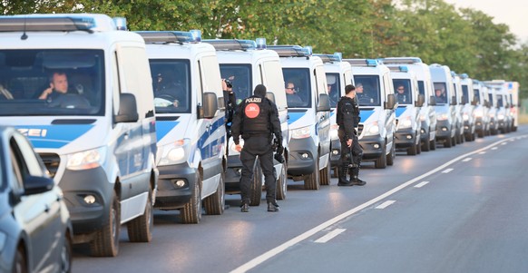epa13085095 Riot police block a road near the conference hall ahead of the Alternative for Germany (AfD) federal congress in Erfurt, Germany, 04 July 2026. The AfD is holding its 17th Federal Party Co ...