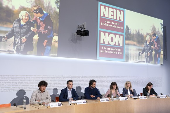 KEYPIX - Rayyan Rehouma, GSoA, Patrick Haessig , Nationalrat GLP, Donat Capaul, Vorstandsmitglied Kleinbauern-Vereinigung, Magdalena Erni, Co-Praesidentin Junge Gruene Schweiz, Priska Seiler-Graf, Co- ...