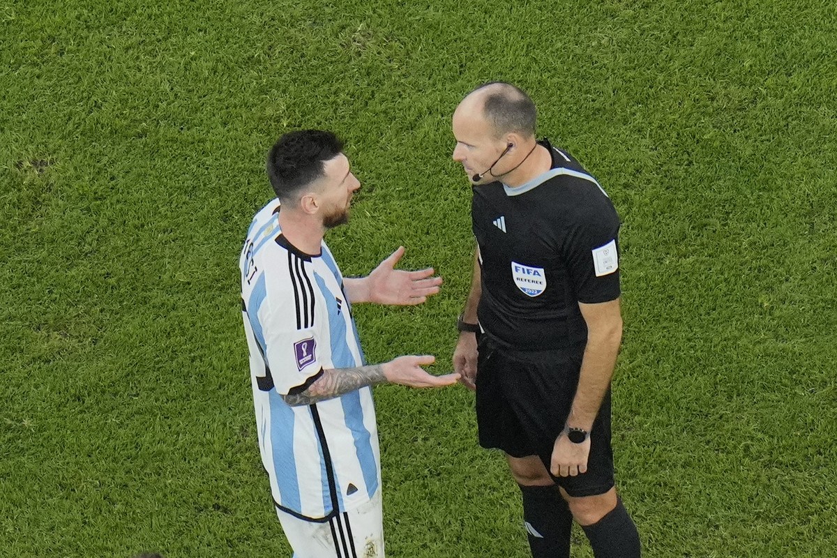 Argentina's Lionel Messi, left, argues with referee Mateu Lahoz during the World Cup quarterfinal soccer match between the Netherlands and Argentina, at the Lusail Stadium in Lusail, Qatar, Frida ...