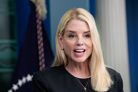 epa12201705 Attorney General Pam Bondi at a press briefing after Supreme Court ruling at the White House in Washington, DC, USA, 27 June 2025. Earlier in the day, the Supreme Court ruled in the Trump  ...