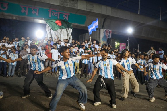 epa13061335 Bangladeshi fans and supporters of Argentina perform flash mobs during the celebration of Lionel Missies 39th birthday at the Anti-Terrorism Raju Memorial Sculpture at Dhaka University cam ...