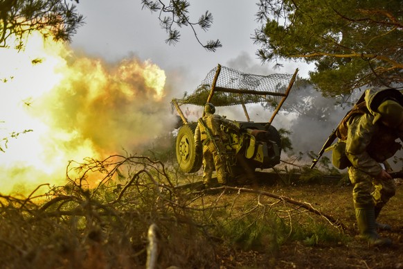 epa10492581 Ukrainian servicemen of the 68th Separate Jager Infantry Brigade &quot;Oleksa Dovbush&quot; fire a howitzer towards Russian positions, at an undisclosed location in the Donetsk region, eas ...
