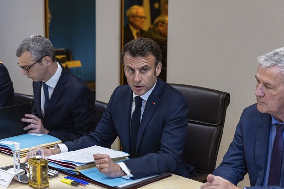 French President Emmanuel Macron, center, chairs a defense council concerning the crisis in Sudan at the Elysee Palace in Paris, Tuesday, April 25 2023. Hundreds of foreign nationals have been safely  ...