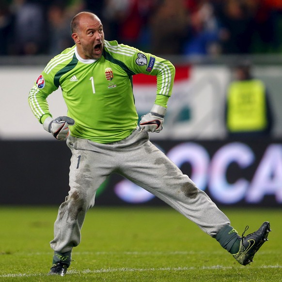 Die graue Jogginghose gehört zu Gabor Kiraly.