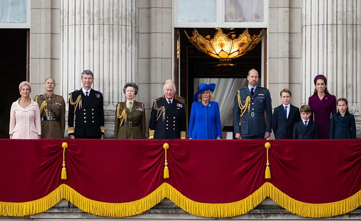 LONDON, ENGLAND - MAY 05: (L-R) Sophie, Duchess of Edinburgh, Prince Edward, Duke of Edinburgh, Vice Admiral Sir Timothy Laurence, Princess Anne, Princess Royal, King Charles III, Queen Camilla, Princ ...