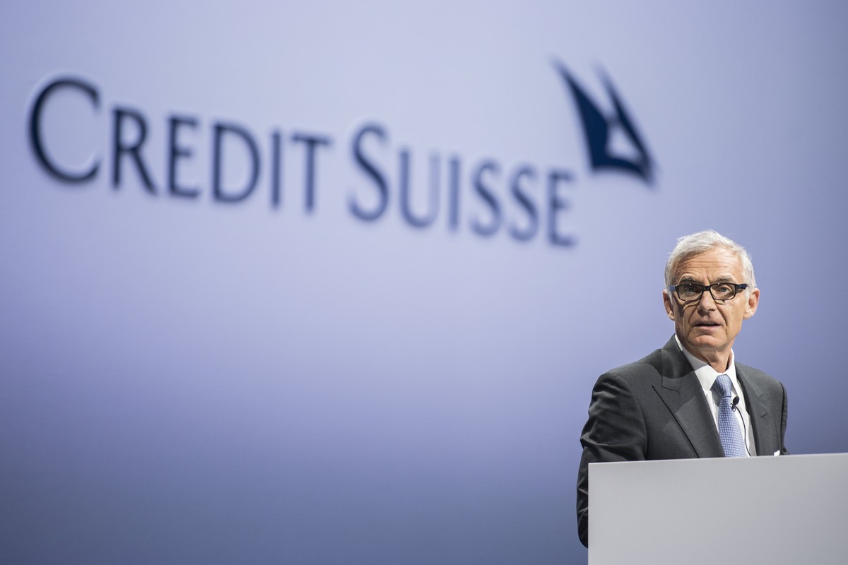epa05932231 Urs Rohner, president of the board of directors of Switzerland's second biggest bank Credit Suisse (CS), speaks during the general assembly at the Hallenstadion in Zurich, Switzerland ...