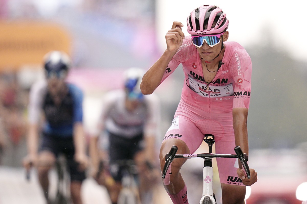 Mexico's Isaac del Toro reacts as he crosses the finish line during stage 20 of the Giro d'Italia from Verres to Sestriere (Via Lattea), Italy, Saturday, May 31, 2025. (Marco Alpozzi/LaPress ...