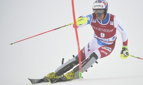 epa05629367 Daniel Yule of Switzerland clears a gate during the Men&#039;s Slalom race at the FIS Alpine Skiing World Cup event in Levi, Finland, 13 November 2016. EPA/MARKKU OJALA FINLAND OUT