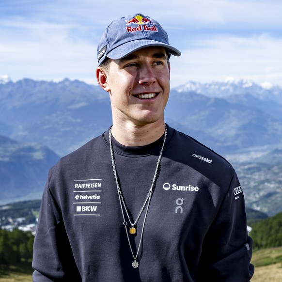 Franjo von Allmen, skieur suisse, pose lors de la rencontre medias pour les prochain Championnats du monde de ski alpin 2027 le mercredi 26 aout 2026 a Crans-Montana. (KEYSTONE/Jean-Christophe Bott)