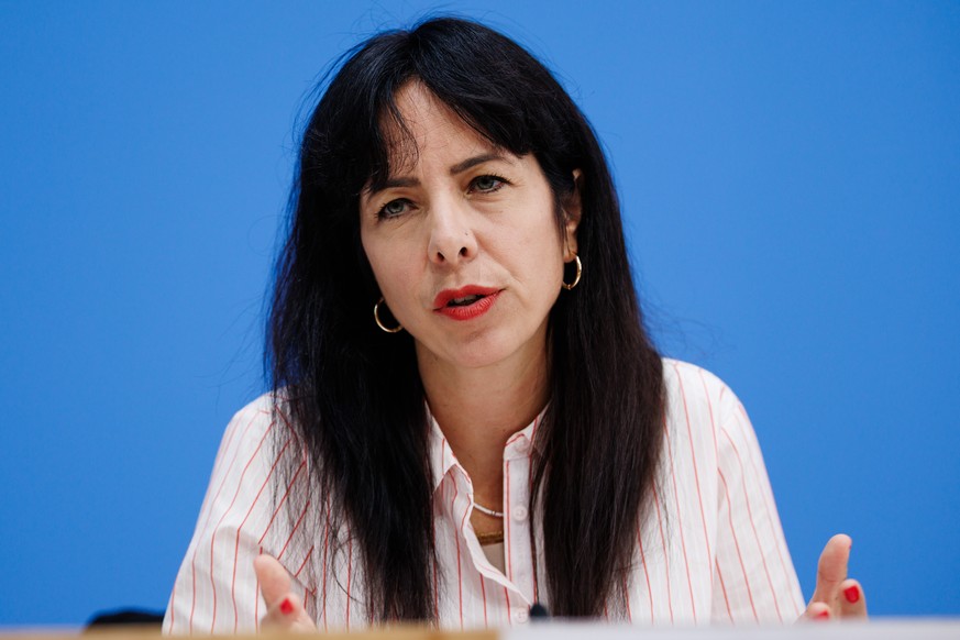 epa13254128 The Left party (Die Linke) top candidate for the Berlin House of Representatives election 2026 Elif Eralp gestures during a press conference with representatives of the The Left (Die Linke ...