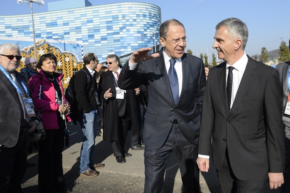 Russlands Aussenminister Sergei Lavrov und Didier Burkhalter besichtigten am 8. Februar 2014 gemeinsam das Olympiadorf in Sotschi.