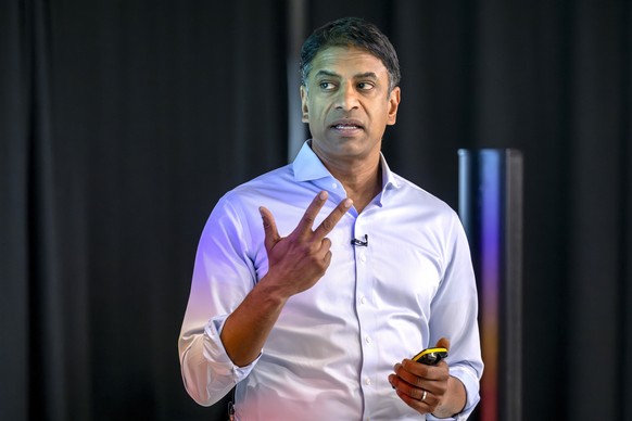 epa11865434 CEO of Novartis, Vasant Narasimhan, gestures as he speaks during a press conference in Basel, Switzerland, 31 January 2025. Narasimhan presented the company&#039;s fourth quarter and 2024  ...