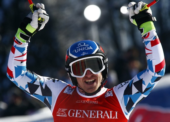 Austria&#039;s Matthias Mayer celebrates at the finish area of an alpine ski, men&#039;s World Cup Super G, in Kitzbuehel, Austria, Friday, Jan. 20, 2017. (AP Photo/Giovanni Auletta)
