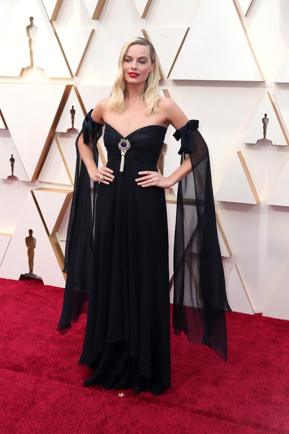 epa08207303 Margot Robbie arrives for the 92nd annual Academy Awards ceremony at the Dolby Theatre in Hollywood, California, USA, 09 February 2020. The Oscars are presented for outstanding individual  ...