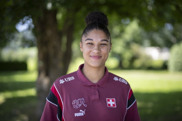 Sydney Schertenleib, aufgenommen waehrend einem Medientermin der Schweizer Frauen Fussball Nationalmannschaft vor der UEFA Women&#039;s EURO 2025, am Dienstag, 24. Juni 2025 auf der Sportanlage Spiser ...