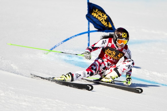 Anna Fenninger führt neu im Gesamtweltcup.