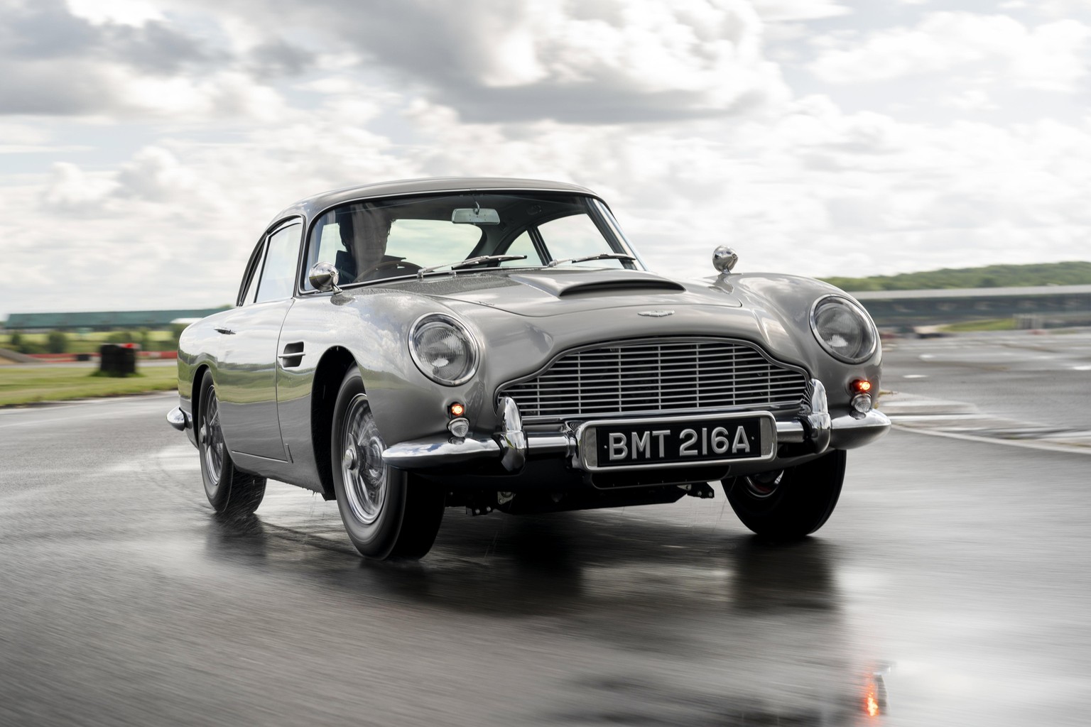 aston martin db5 goldfinger continuation 2020 james bond 007 auto retro design