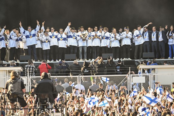 <p>Während in der Schweiz die Enttäuschung immer noch riesig ist, feierten die Finnen vor 80'000 Fans ihren Weltmeistertitel. Dass sind die besten Bilder der grossen Party.</p>