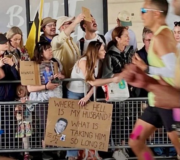 Die lustigsten Plakate vom London 2026 
https://www.instagram.com/britlife_/