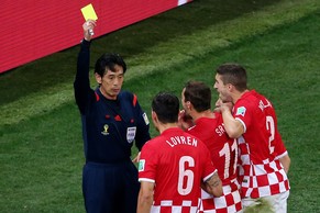 Yuichi Nishimura steht nach dem Penalty-Entscheid in der Kritik.