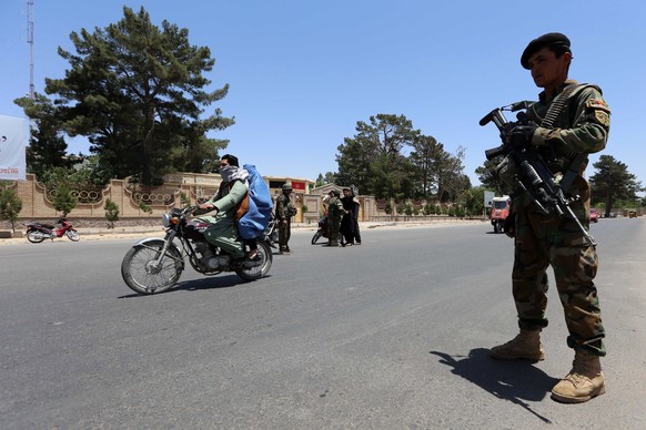 epa06030998 Afghan security officials stand guard on a roadside as security has been intensified following Kabul attack on a Shi&#039;ite mosque, in Herat, Afghanistan, 16 June 2017. According to repo ...