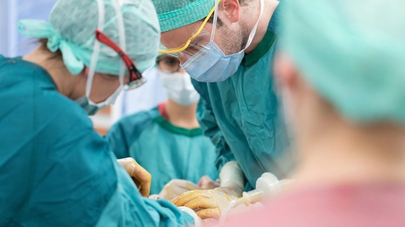 Privatversicherte dürfen den Arzt auswählen, der sie operiert. Doch was ist, wenn die Krankenkasse nicht zahlt?