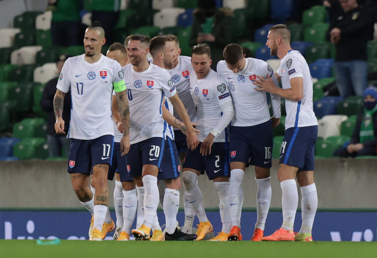 epa08816502 Slovakia's players celebrate after Juraj Kucka scores the 0-1 goal during the UEFA EURO 2020 play-off soccer match between Northern Ireland and Slovakia at Windsor Park stadium in Bel ...