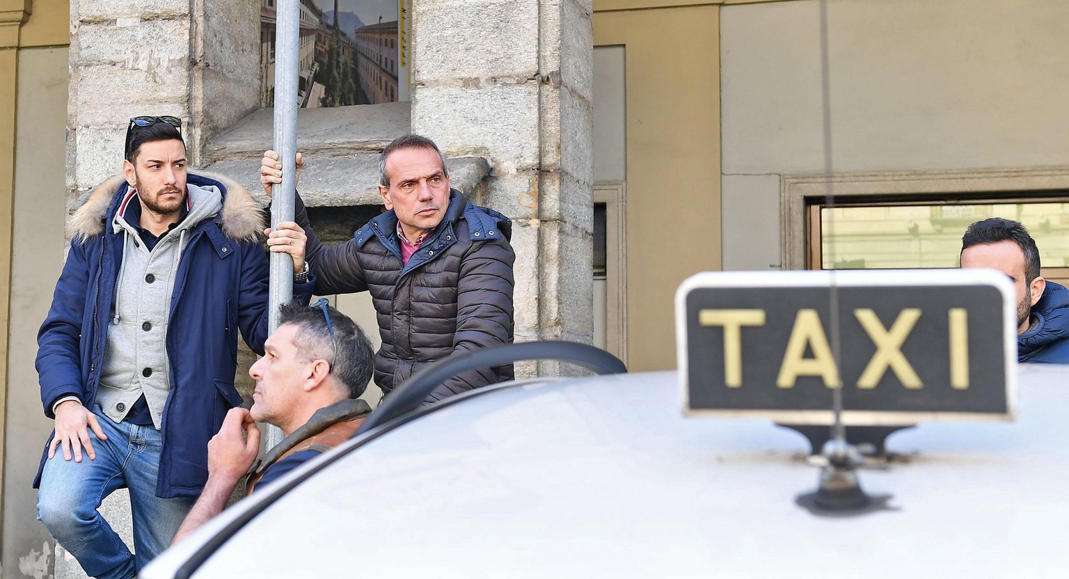 epa05796979 Taxi drivers protest in front of Turin Municipality against the government in Turin, Itraly, 16 February 2017. Taxi drivers in Rome, Milan and Turin protested on 16 February 2017 ahead of  ...
