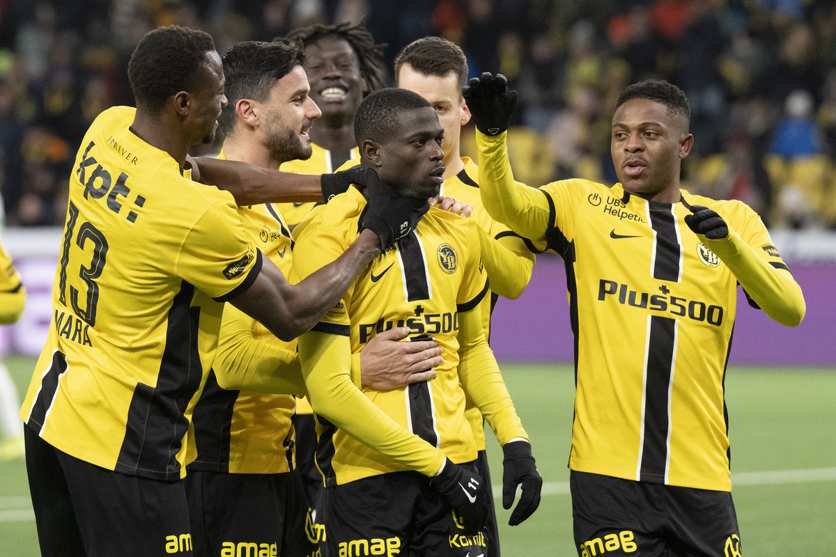YBs Spieler feiern ihren Treffer zum 6-1 im Fussball Meisterschaftsspiel der Swiss Super League zwischen BSC Young Boys, YB, und Yverdon Sport FC, YS, vom Mittwoch, 5. Februar 2025 in Stadion Wankdorf ...