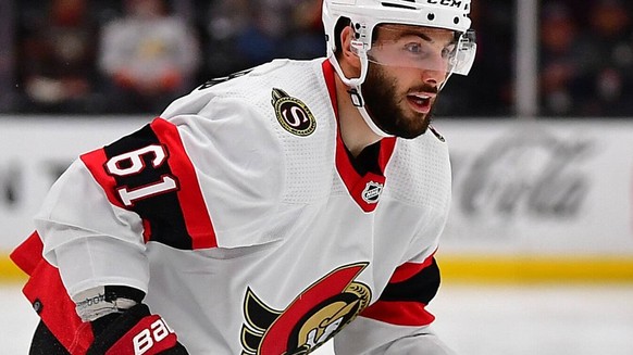 NHL, Eishockey Herren, USA Ottawa Senators at Anaheim Ducks Nov 25, 2022 Anaheim, California, USA Ottawa Senators center Derick Brassard 61 in action against the Anaheim Ducks during the third period  ...