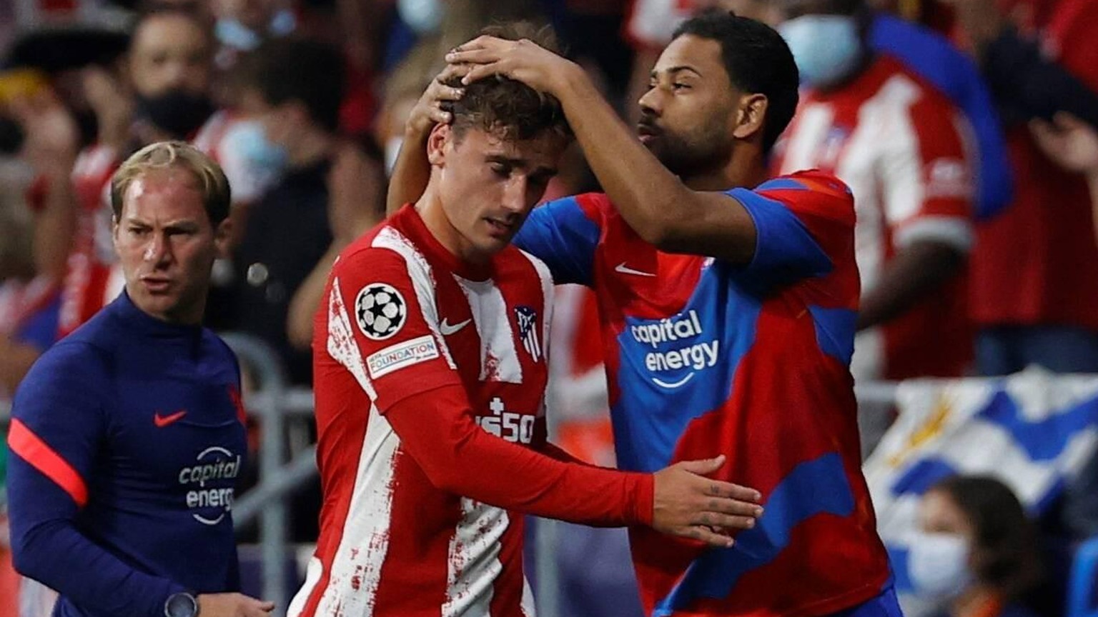 Atletico Madrid s striker Antoine Griezmann (C) leaves the field after receiving a red card during the UEFA Champions League group B soccer match between Atletico Madrid and Liverpool at Wanda Metropo ...