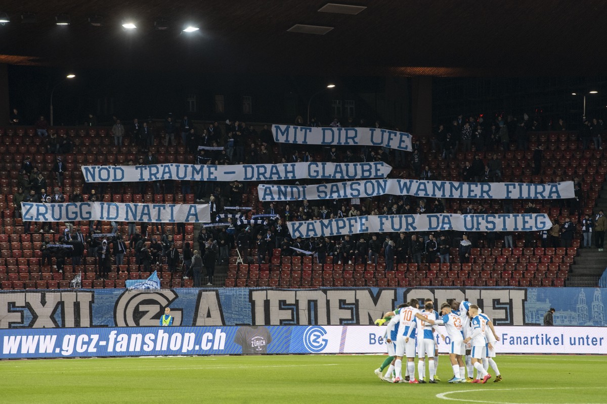 ZUM BESITZERWECHSEL BEIM GRASSHOPPER FUSSBALL CLUB DURCH DIE UNION HK HOLDINGS LIMITED, STELLEN WIR IHNEN FOLGENDES BILDMATERIAL ZUR VERFUEGUNG - GC Fans zeigen ihre Meinung im Fussball Meisterschafts ...