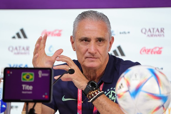 epa10331788 Brazil national team head coach Tite during a press conference at the Qatar National Convention Center (QNCC) in Doha , Qatar, 27 November 2022. EPA/ABIR SULTAN 2782