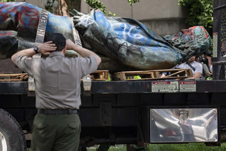 epaselect epa08498084 Employees of the US National Park Service attempt to remove a statue of Confederate General Albert Pike after it was toppled and defaced near Judiciary Square the previous night  ...