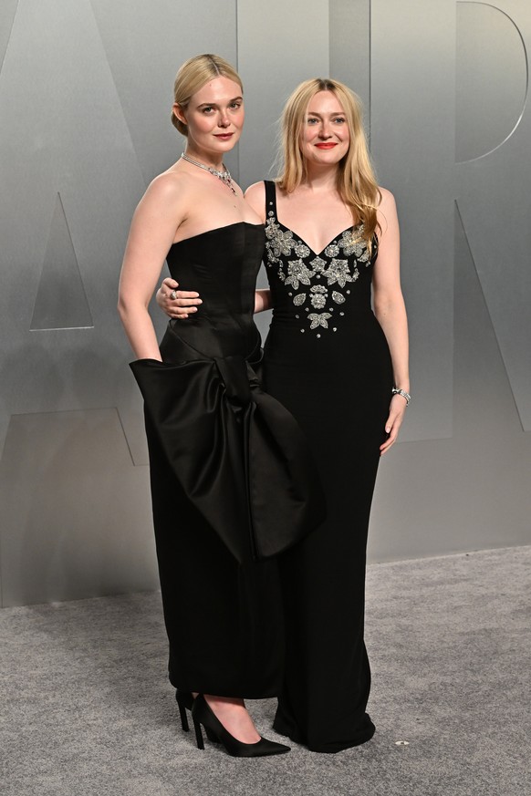 Elle Fanning, left, and Dakota Fanning arrive at the Vanity Fair Oscar Party on Sunday, March 15, 2026, at the Los Angeles County Museum of Art in Los Angeles. (Photo by Evan Agostini/Invision/AP)
Ell ...
