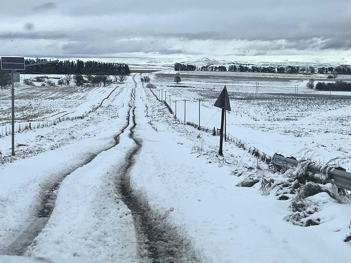 Snow covers the N2 road heading to Nolangeni, South Africa, Tuesday, June 10, 2025. (Greater Kokstad Municipality via AP)
South Africa Snow