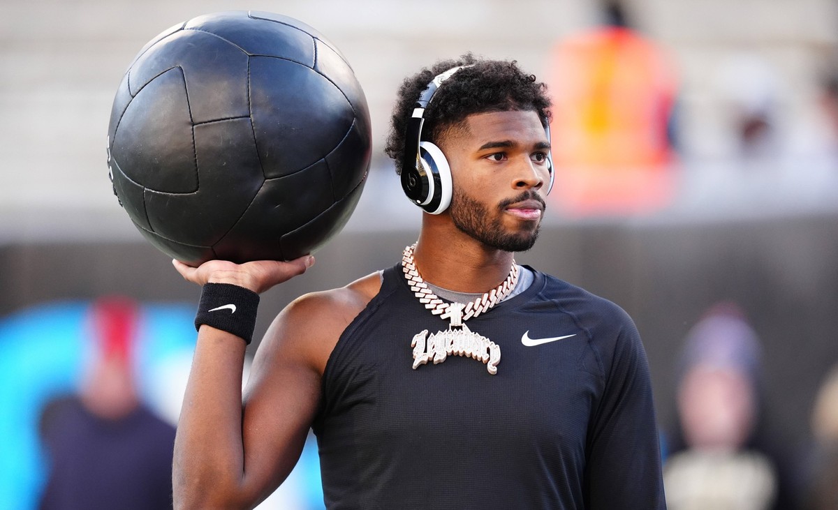 NCAA, College League, USA Football: Oklahoma State at Colorado Nov 29, 2024 Boulder, Colorado, USA Colorado Buffaloes quarterback Shedeur Sanders 2 before the game against the Oklahoma State Cowboys a ...