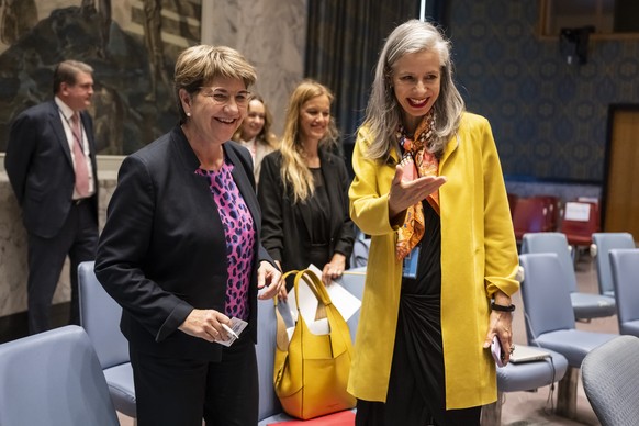 Claudia Banz, of Switzerland, Administrative Director of the UN Security Council UNSC, right, introduces Viola Amherd, Swiss Federal Councillor and Defense minister, to the protocols of the Council, b ...