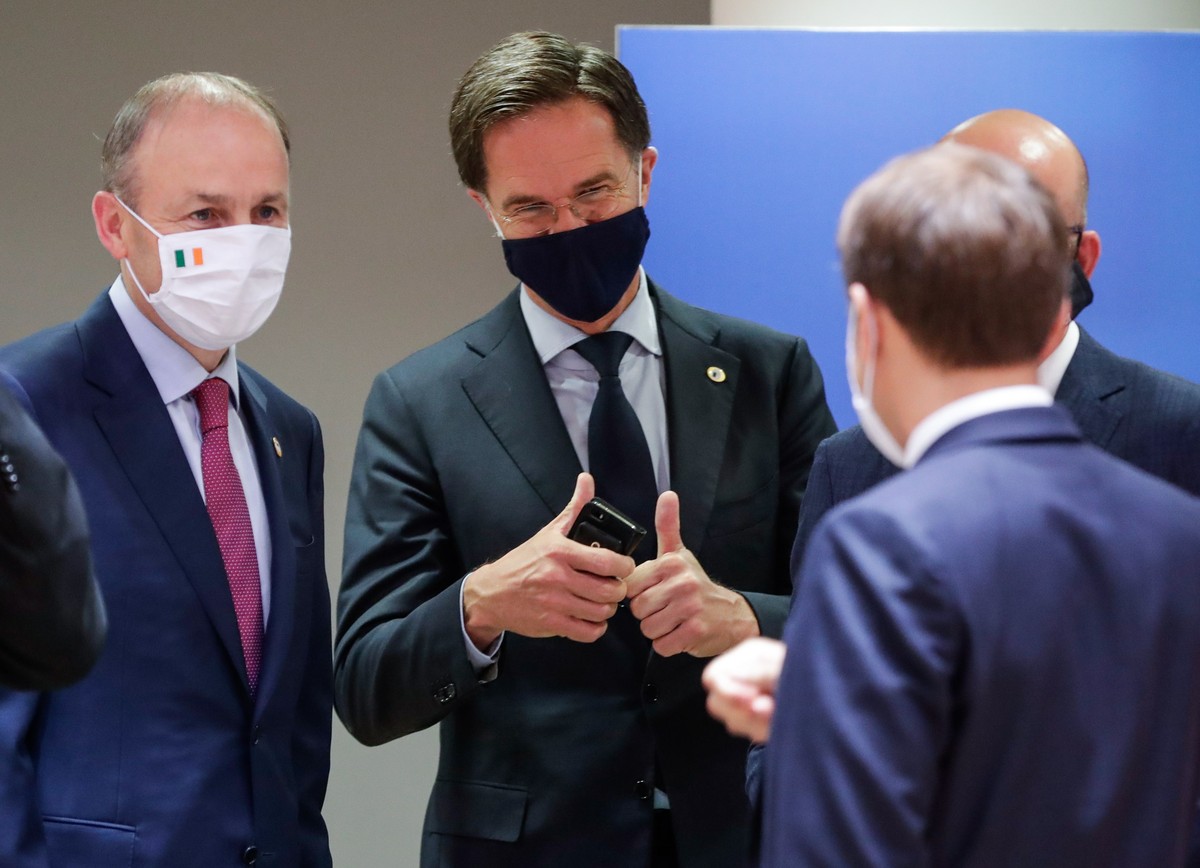epa08557644 Ireland's Taoiseach Micheal Martin (L), Dutch Prime Minister Mark Rutte (C) and French President Emmanuel Macron (R) converse during a last roundtable discussion following a four days ...