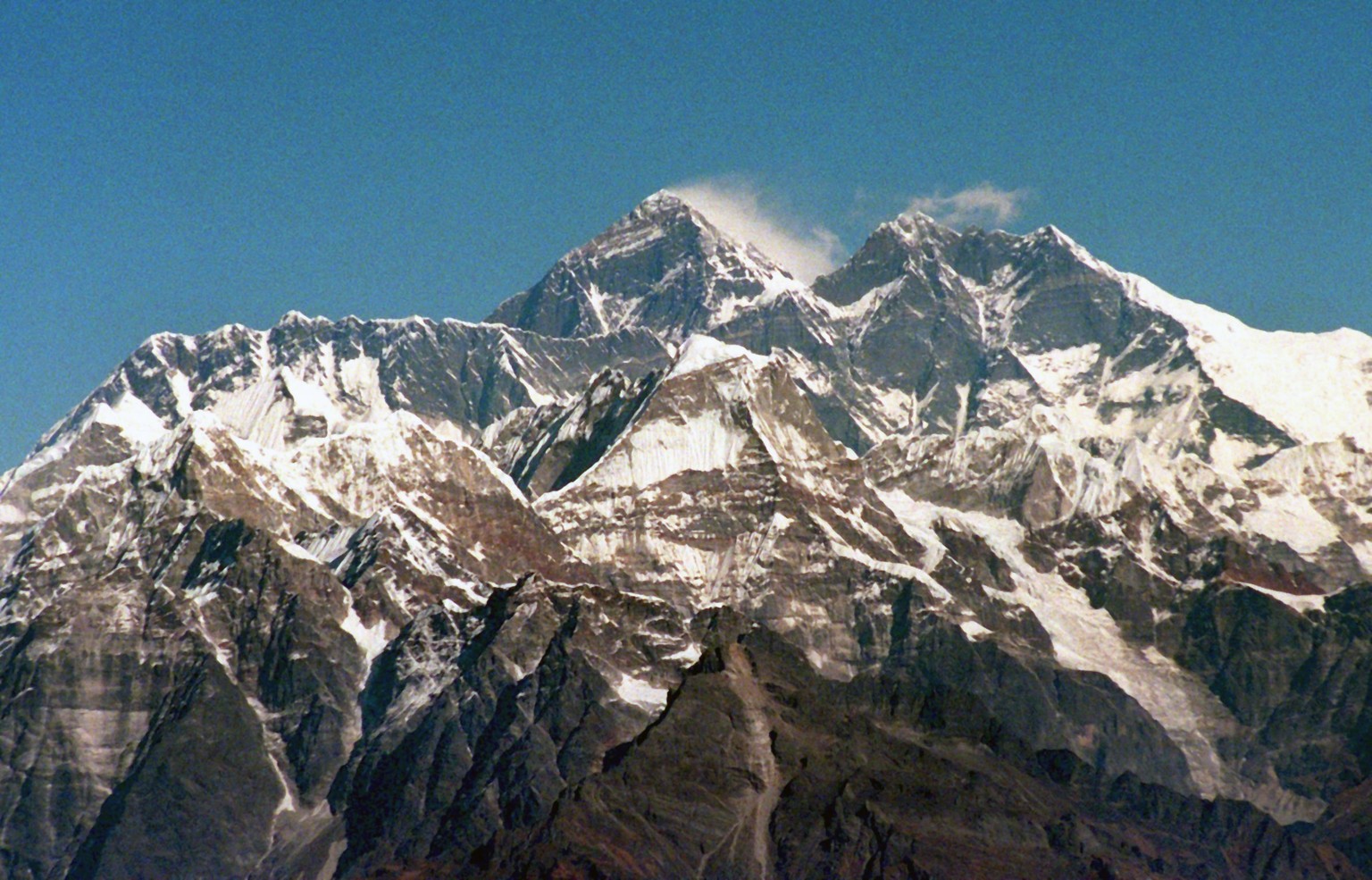 epa05981343 (FILE) - A file picture dated 29 November 1996 showing the Himalya range and Mount Everest, the highest mountain on earth (C) from an airplane in Nepal. Accoding to reports from 22 May 201 ...