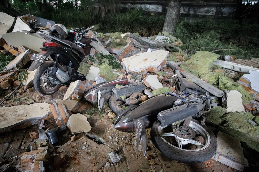 epa06929392 Parts of a shopping mall building collapsed after an earthquake was felt in Denpasar, Bali, Indonesia, 05 August 2018. Reports state that the magnitude 7.0 earthquake was centered on the I ...