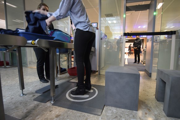 Un tapis de detection pour les chaussures, photographie lors d&#039;une presentation a la presse, ce jeudi 24 novembre 2016 a l&#039;Aeroport International de Geneve (AIG). Geneve Aeroport s&#039;est  ...