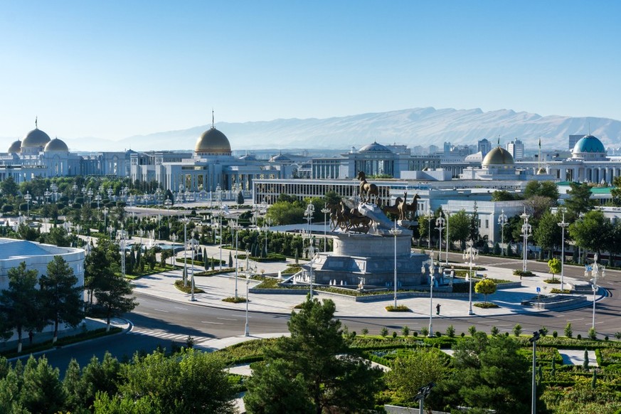 Turkmenistan the best photos from the country where no Swiss have lived since 2016.  The only Swiss watson.ch View of the Presidential Palace (Ogushan) in Ashgabat Turkmenistan.