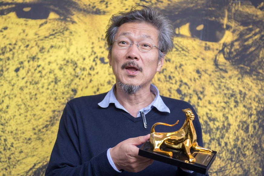 Regisseur&nbsp;Hong Sangsoo mit dem Goldenen Leoparden.